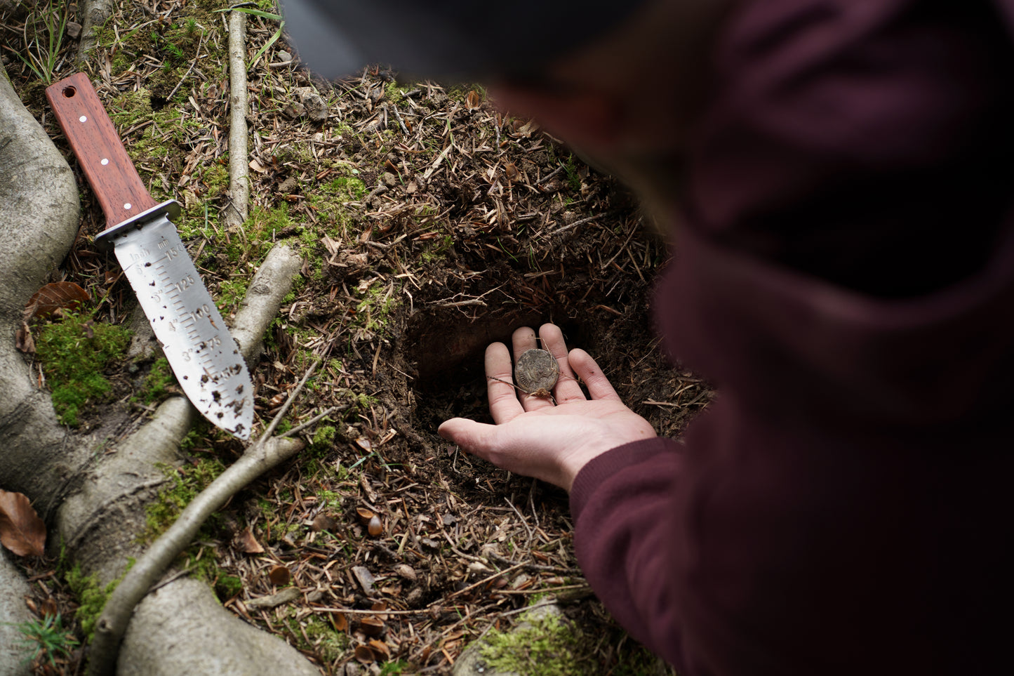 Digger red wood shovel+ leather holster