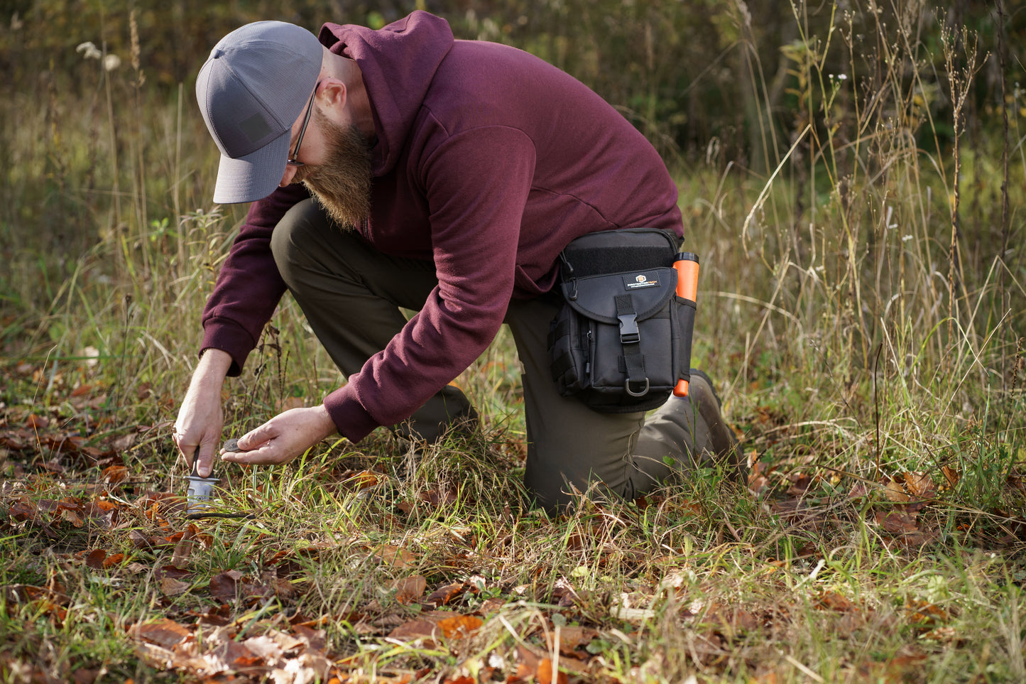 Drop pouch for finds with pinpointer holster